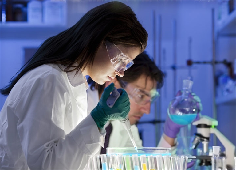 Luchtbevochtiging en luchtontvochtiging in cleanrooms en laboratoria